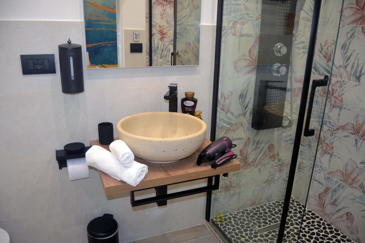 Room&Chiaia Napoli Ngoại thất bức ảnh